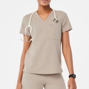 Figs NWT Boulder Tan Catarina Scrub Top S